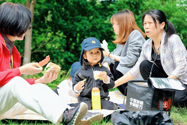 自然探索日 · 母亲节,南通民办惠立幼儿园